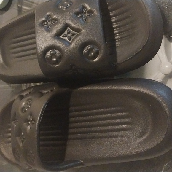 Shoes - Brand new lv inspired slides